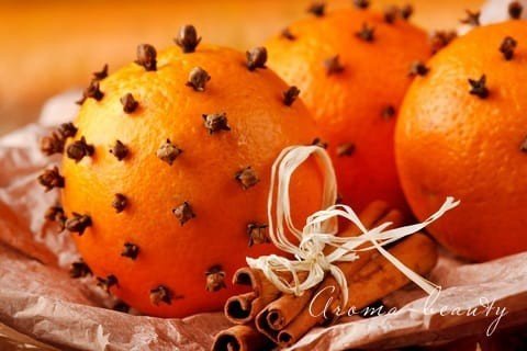 Апельсин утыканный гвоздикой