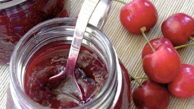 12 простых рецептов приготовления желе из вишни на зиму