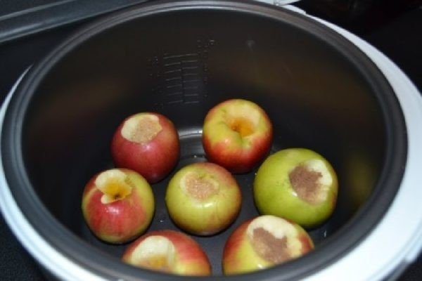 Печеные яблоки в скороварке мультиварке