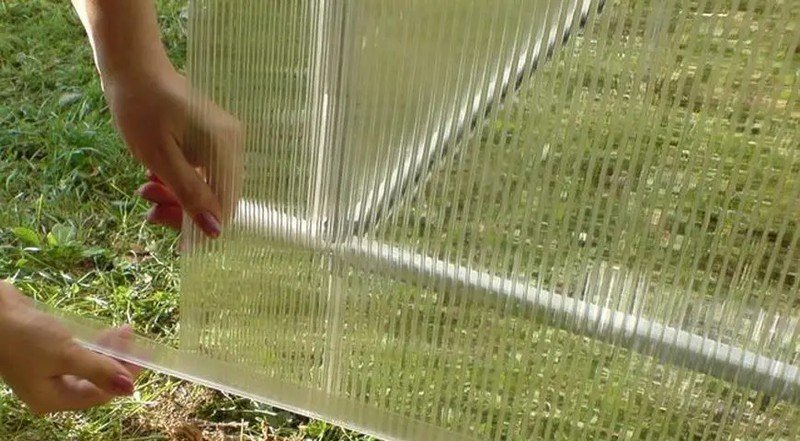Пластиковая лента для крепления сотового поликарбоната на теплице