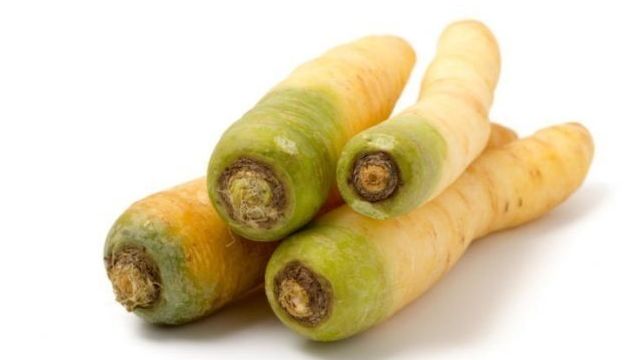 Как называется овощ похожий на белую морковь