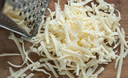 Сыр на крупной терке