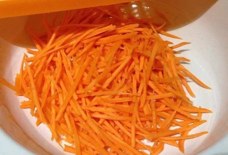 Морковь на корейской терке для плова