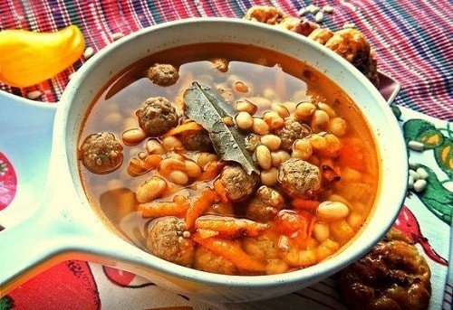 Турецкий фасолевый суп с фрикадельками