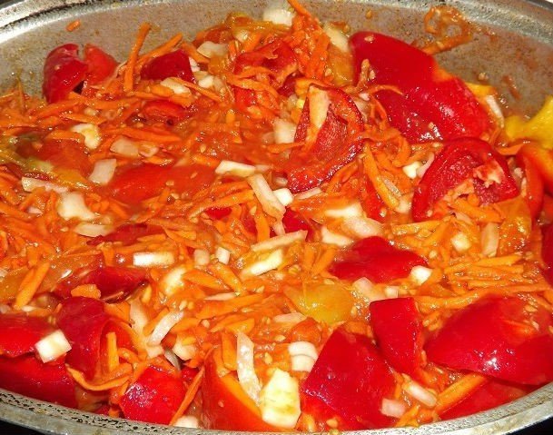 Лечо с луком и помидорами и болгарским перцем на зиму