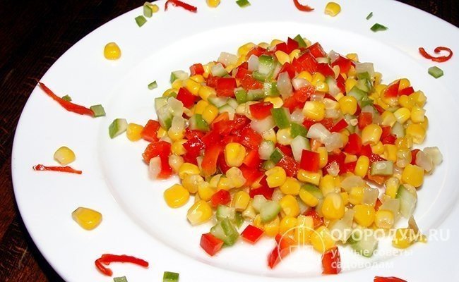 Овощной салат нарезка с кукурузой и горошком